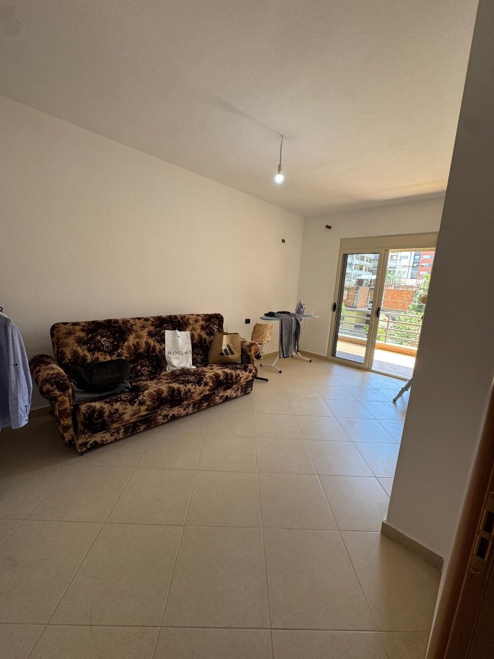 Tirane, shitet apartament 2+1+Ballkon Kati 1, 109 m² 150.000 € (Rruga Loni Ligori)