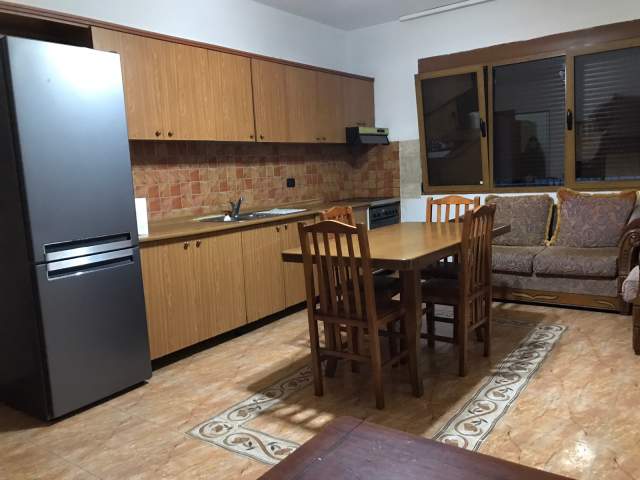 Tirane, jepet me qera apartament 2+1 Kati 2, 100 m² 42.000 Leke (Hysni Gerbolli)