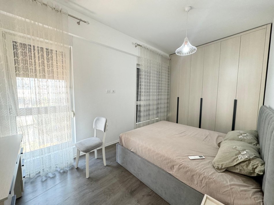 Tirane, jepet me qera apartament 2+1 Kati 4, 85 m² 700 € (21 dhjetori)