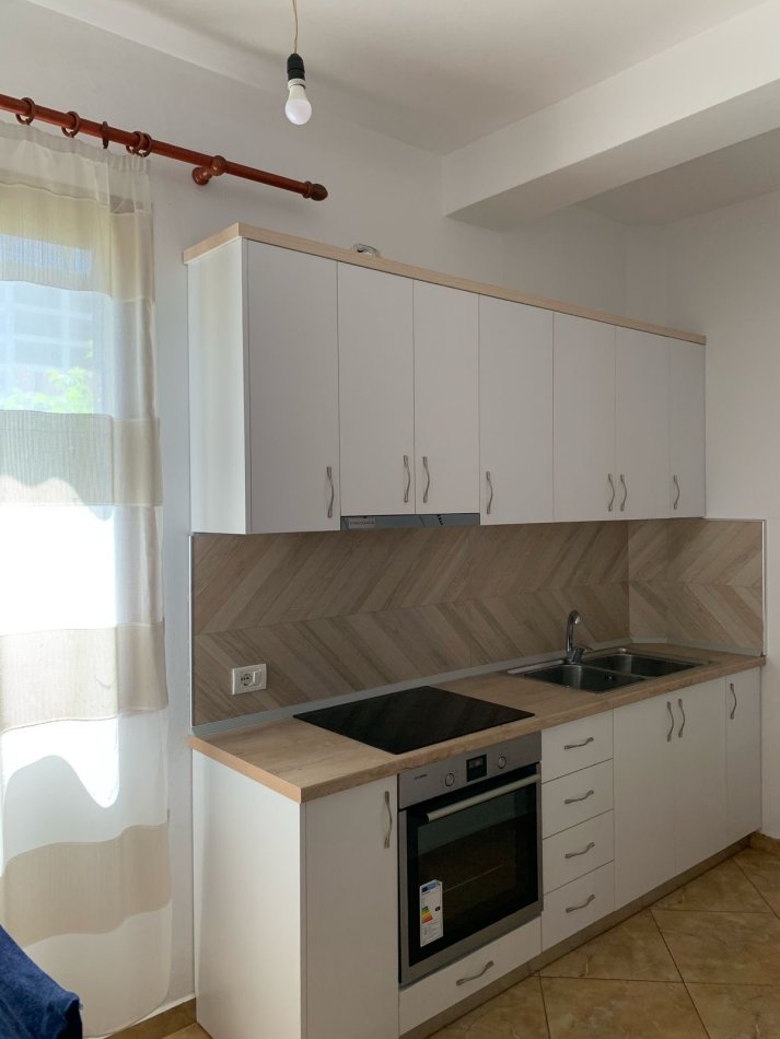 Tirane, jepet me qera apartament 2+1 Kati 2, 129 m² 400 € (Astir)