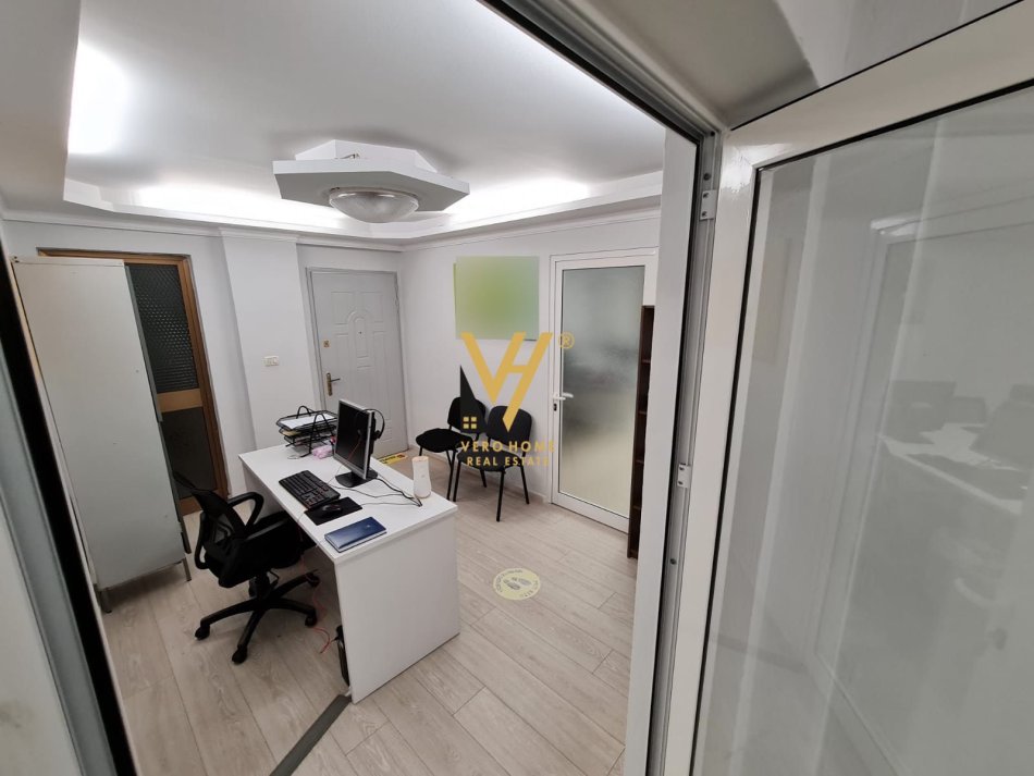 Tirane, jepet me qera zyre Kati 0, 120 m² 790 € (SHESHI WILLSON)