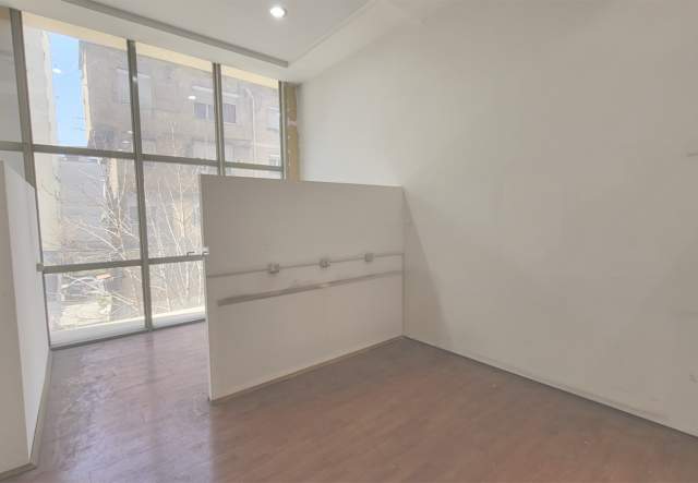 Tirane, jepet me qera ambjent biznesi 60 m² 60.000 Leke