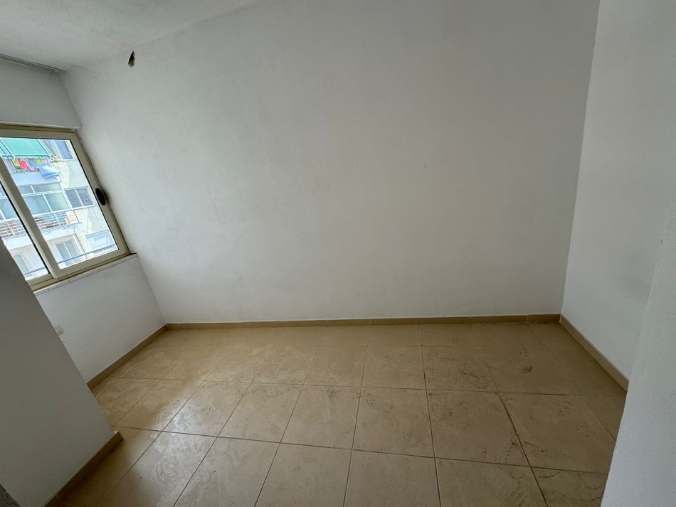 Tirane, jepet me qera apartament 2+1 Kati 6, 85 m² 300 € (Yzberisht)