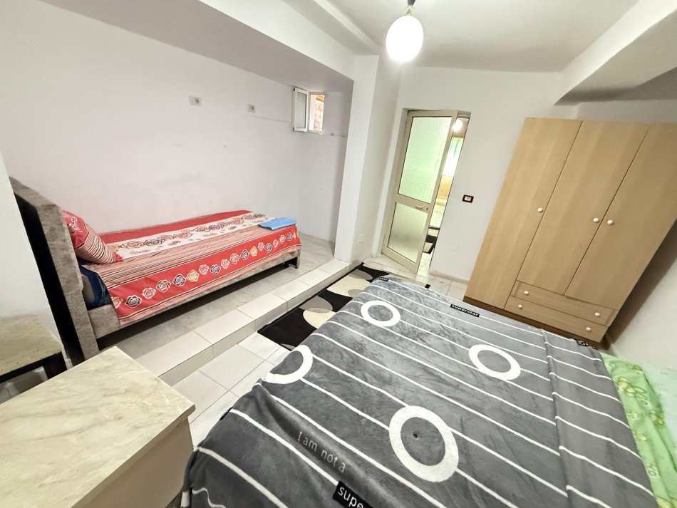 Tirane, jepet me qera apartament 1+1 Kati 1, 65 m² 350 € (rruga vllazen huta)