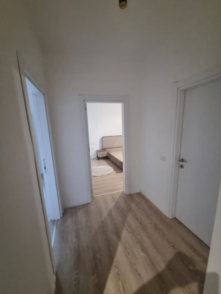 Tirane, jepet me qera apartament 2+1 Kati 7, 85 m² 650 € (rruga ndre mjeda)