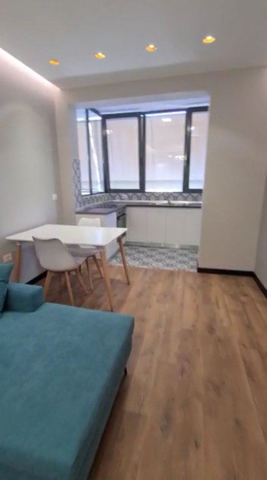 Tirane, jepet me qera apartament 1+1+Ballkon Kati 2, 65 m² 460 € (21 dhjetori , rruga ndre mjeda , Kompleksi Alba)
