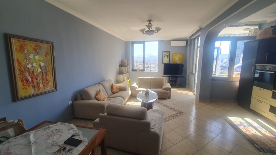 Tirane, jepet me qera apartament 2+1 Kati 10, 106 m² 1.100 € (Qender, Perballe Parlamentit)