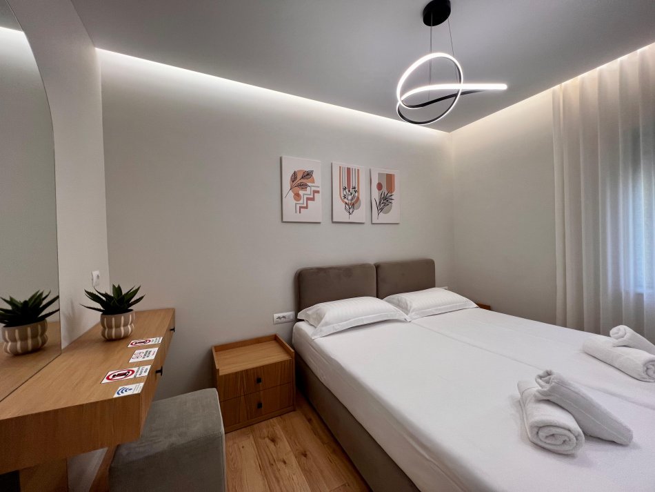 Tirane, jepet me qera apartament 2+1+Ballkon Kati 3, 80 m² 700 € (Shkolla Osman Myderizi pranë Ambasadës Amerikane)