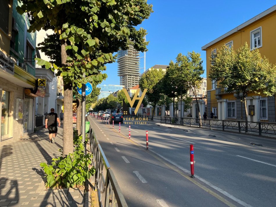 Tirane, shitet dyqan Kati 0, 50 m² 314.000 € (RRUGA E DURRESIT)