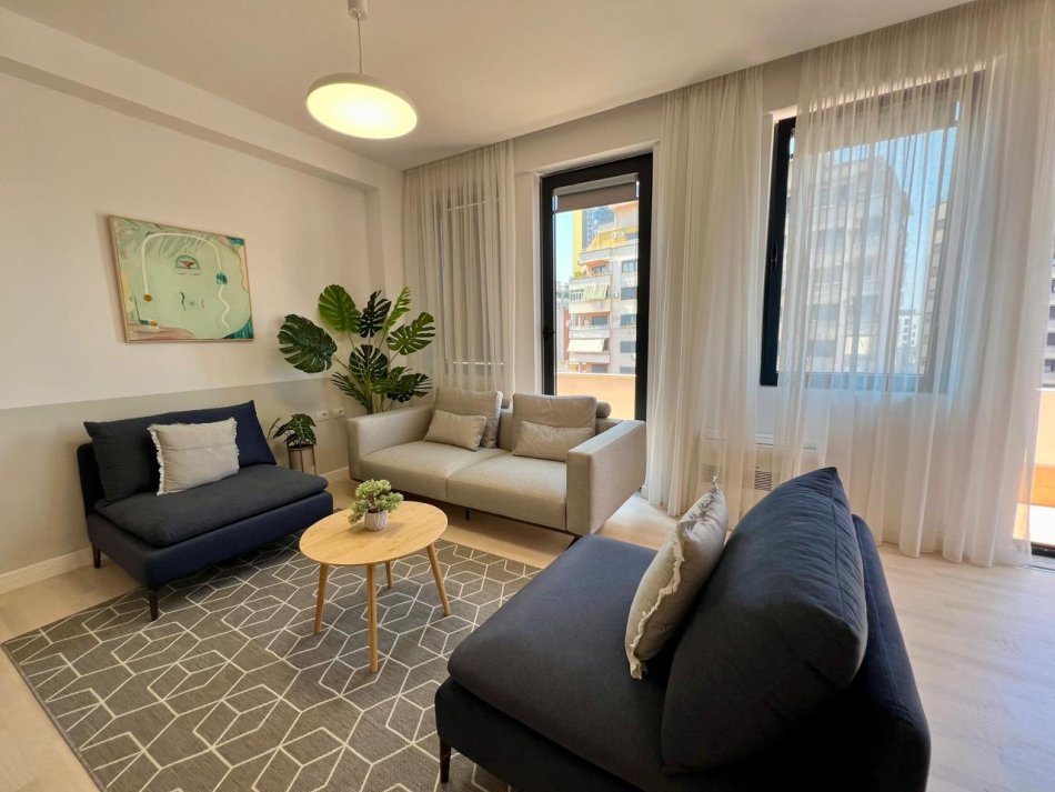 Tirane, jepet me qera apartament 2+1+Ballkon Kati 6, 95 m² 1.000 € (rruga e barrikadave)