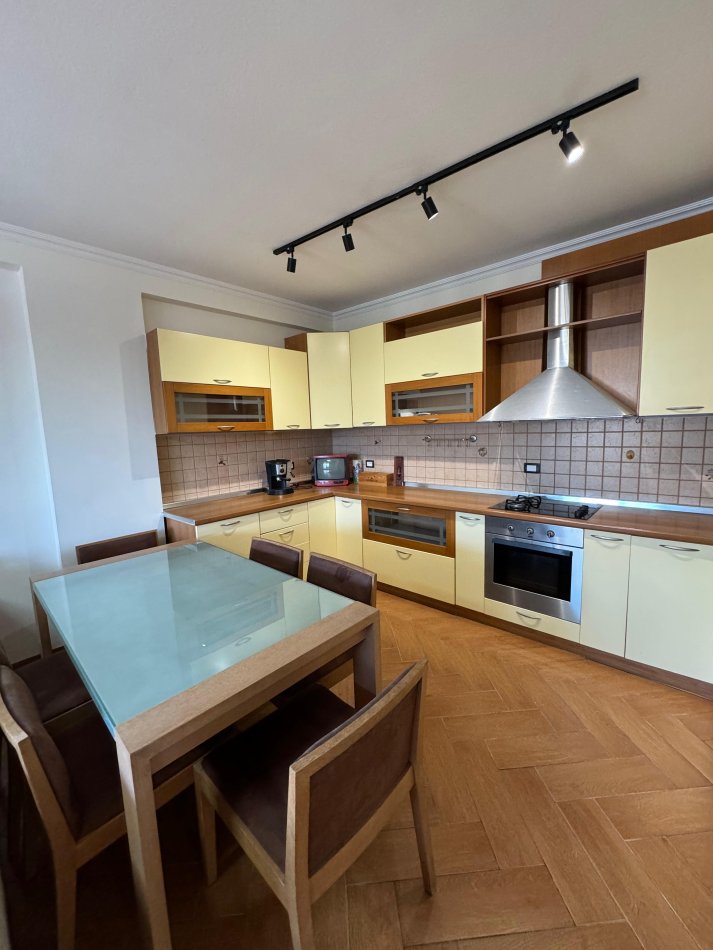 Tirane, shes apartament 2+1 Kati 7, 106 m² 168.000 € (Kinostudio)