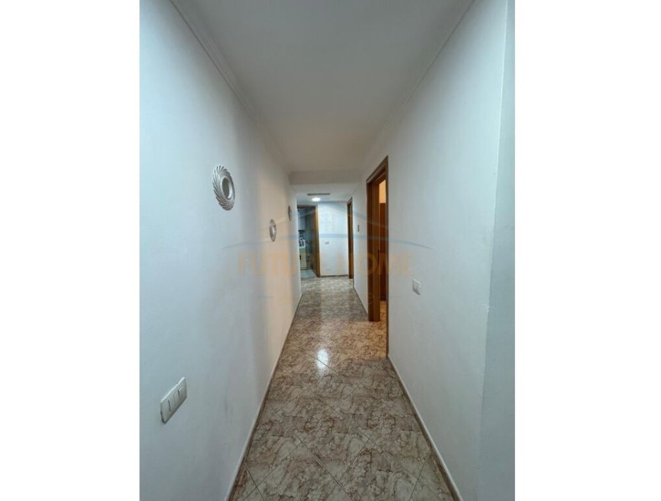 Tirane, jepet me qera apartament 2+1 Kati 9, 105 m² 750 € (Stacioni I Trenit)