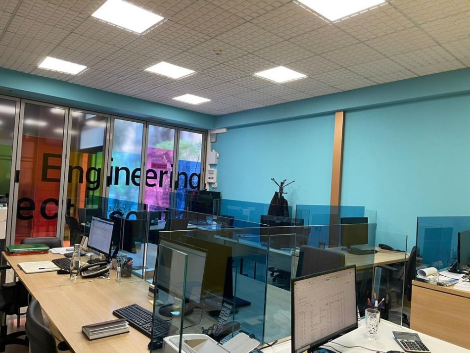 Tirane, jepet me qera ambjent biznesi Kati 2, 222 m² 4.000 € (blloku)