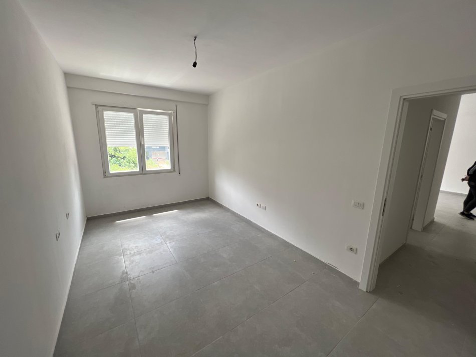 Tirane, jepet me qera apartament 2+1 Kati 4, 83 m² 450 € (rruga 5 maji)