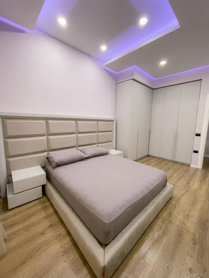 Tirane, jepet me qera apartament 2+1 Kati 2, 100 m² 1,000 € (Pazari i Ri)