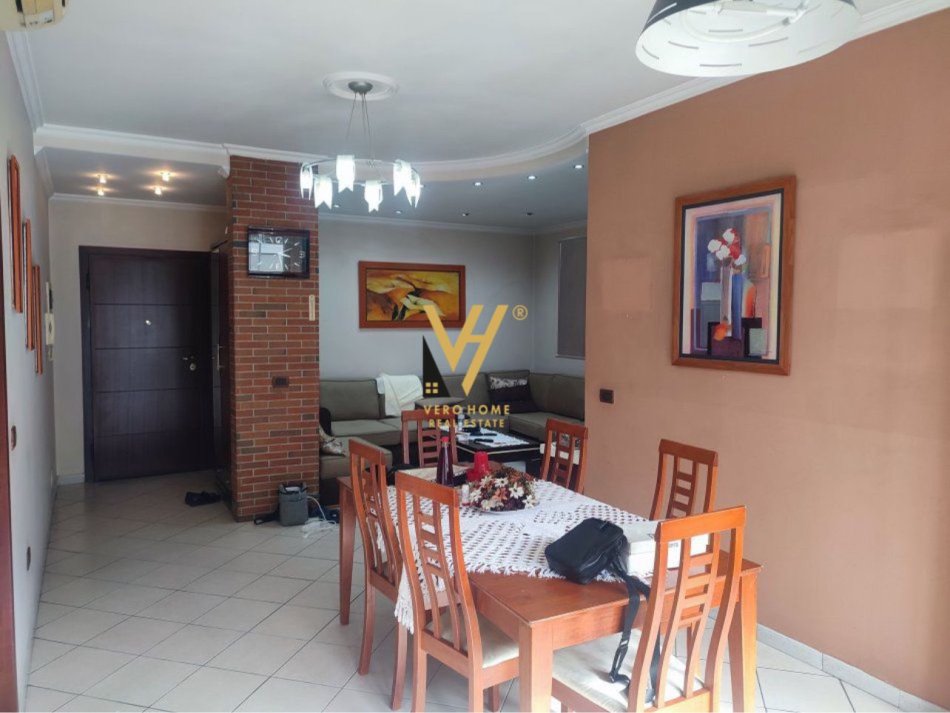 Tirane, jepet me qera apartament 2+1+Ballkon Kati 5, 100 m² 750 € (RRUGA E KAVAJES)