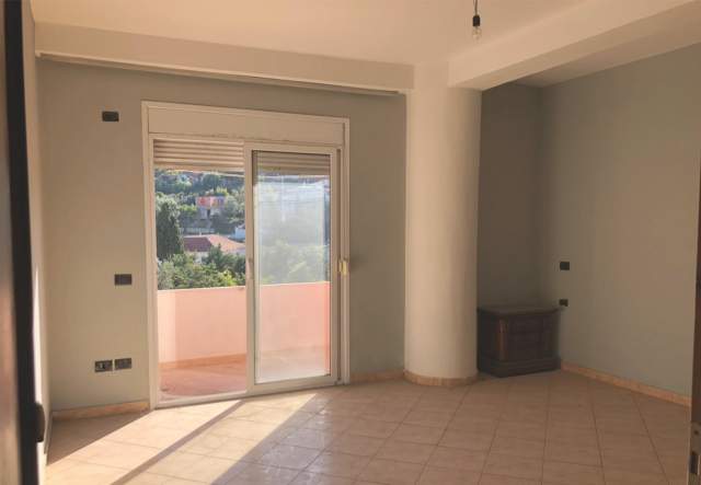 Vlore, shitet apartament 99 m² 48.000 Euro
