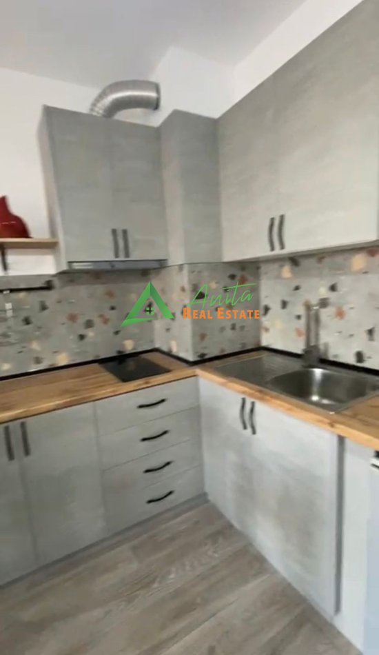 Tirane, jepet me qera apartament 1+1+Ballkon Kati 4, 65 m² (Rruga Kongresi i Manastirit)
