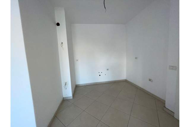 Tirane, shitet apartament Kati 4, 111 m² 182.000 Euro (Komuna e Parisit,  Tiranë,  Shqipëri)