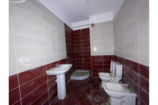 Tirane, shitet apartament Kati 4, 111 m² 182.000 Euro (Komuna e Parisit,  Tiranë,  Shqipëri)