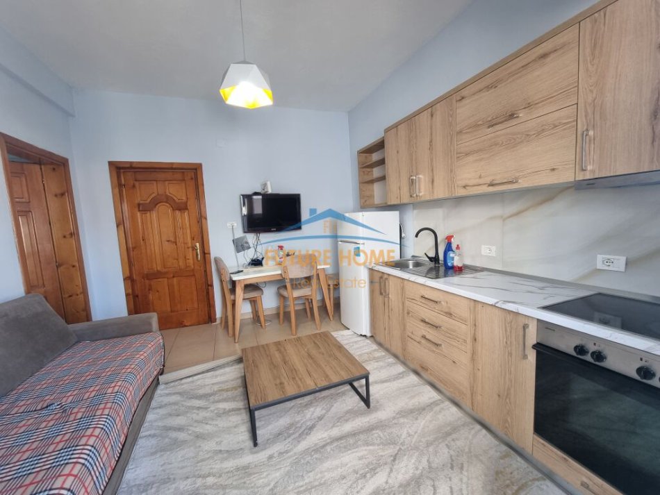 Tirane, jepet me qera apartament 1+1+Ballkon Kati 2, 60 m² 400 € (Rruga 5 Maji)