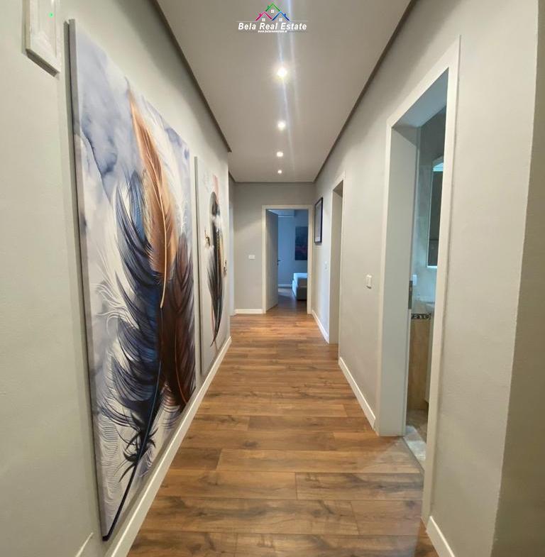 Tirane, jepet me qera apartament 2+1 Kati 13, 122 m² 1.100 € (ish ekspozita)