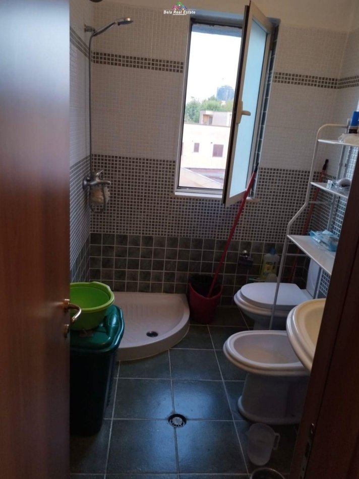 Tirane, jepet me qera apartament 1+1+Ballkon Kati 5, 60 m² 450 € (STACIONI I TRENIT)