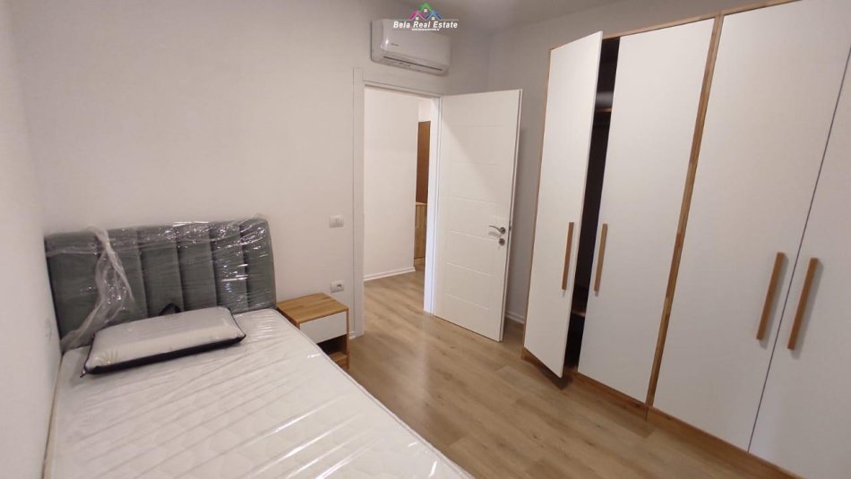 Tirane, jepet me qera apartament 2+1 Kati 6, 100 m² 800 € (porcelan)