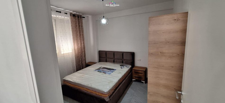 Tirane, jepet me qera apartament 2+1 Kati 1, 80 m² 390 € (fresku)