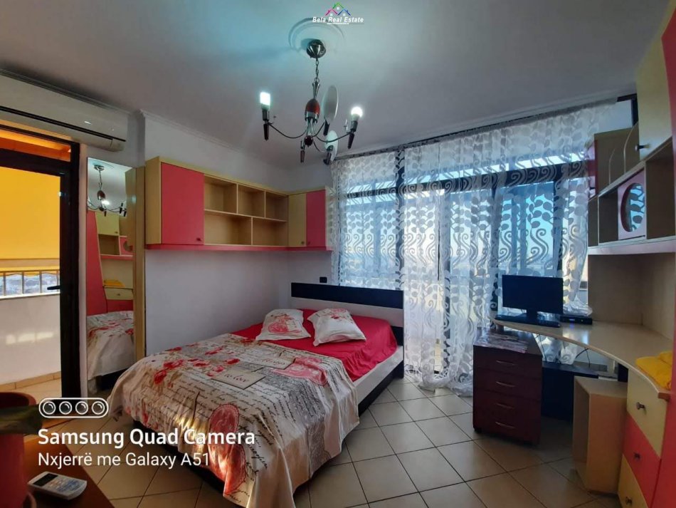 Tirane, jepet me qera apartament 3+1 Kati 9, 130 m² 800 € (rruga e kavajes)