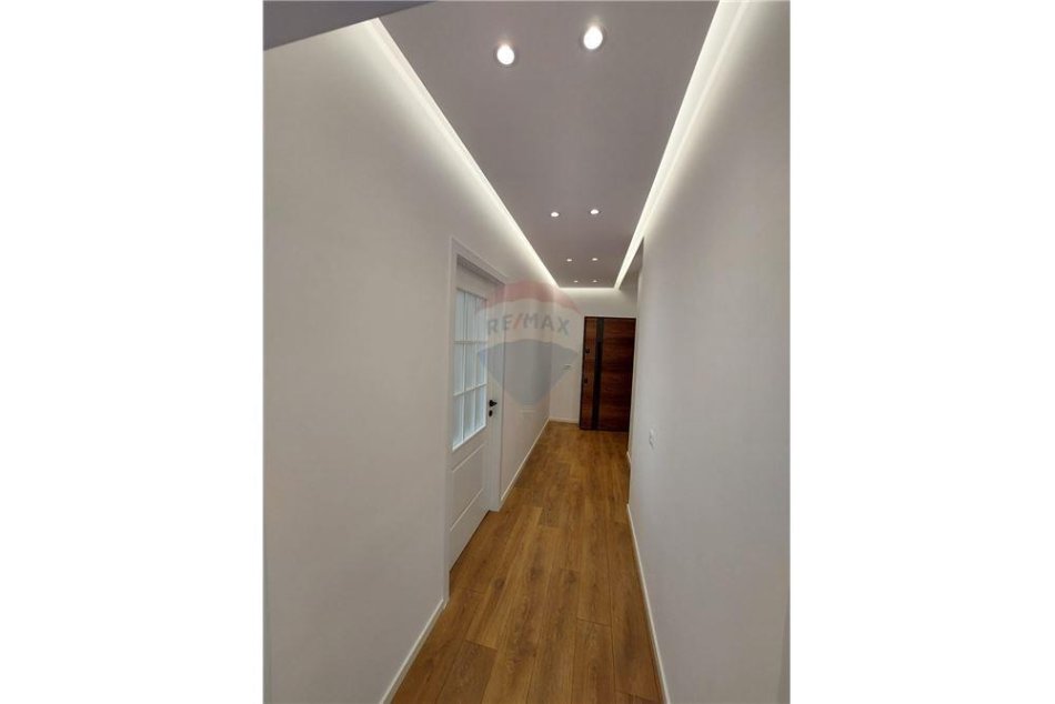 Tirane, shitet apartament 2+1, Kati 9, 102 m² 215,000 € (Rruga Barikadave)