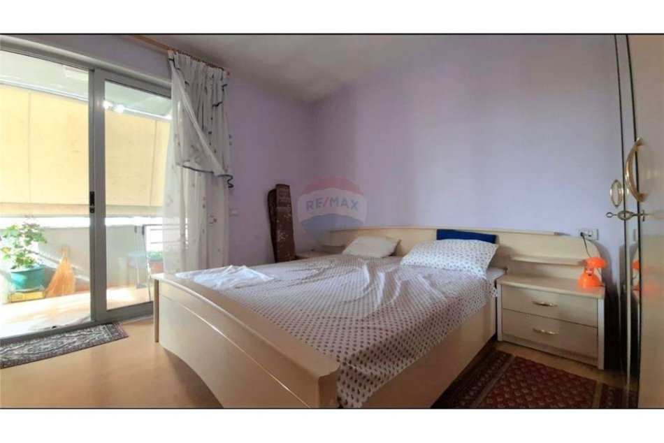 Tirane, jepet me qera apartament 2+1, Kati 4, 117 m² 650 € (Shkolla Partizani)