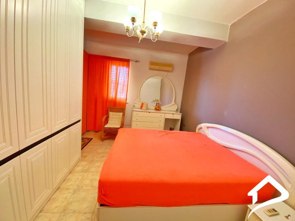 Tirane, jepet me qera apartament 2+1 Kati 3, 140 m² 650 € (Blloku i Ambasadave - Rruga e Kavajës)