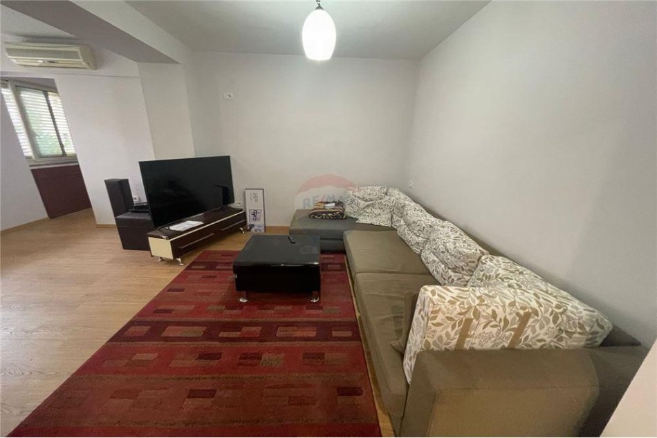 Tirane, jepet me qera apartament 1+1 Kati 3, 70 m² 500 € (Bllok - Garda)