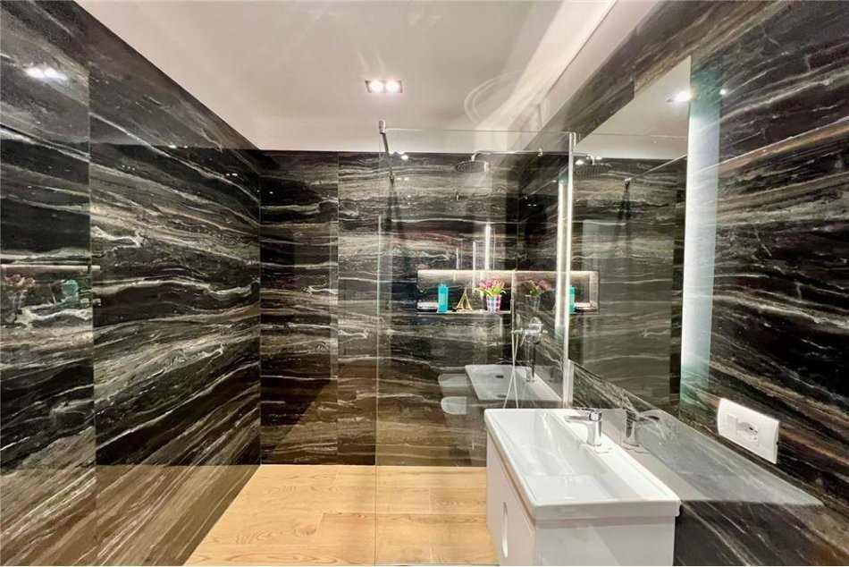 Tirane, shitet apartament 2+1 Kati 9, 138 m² 280.000 € (Rruga Frederik Shiroka - 21 Dhjetori)