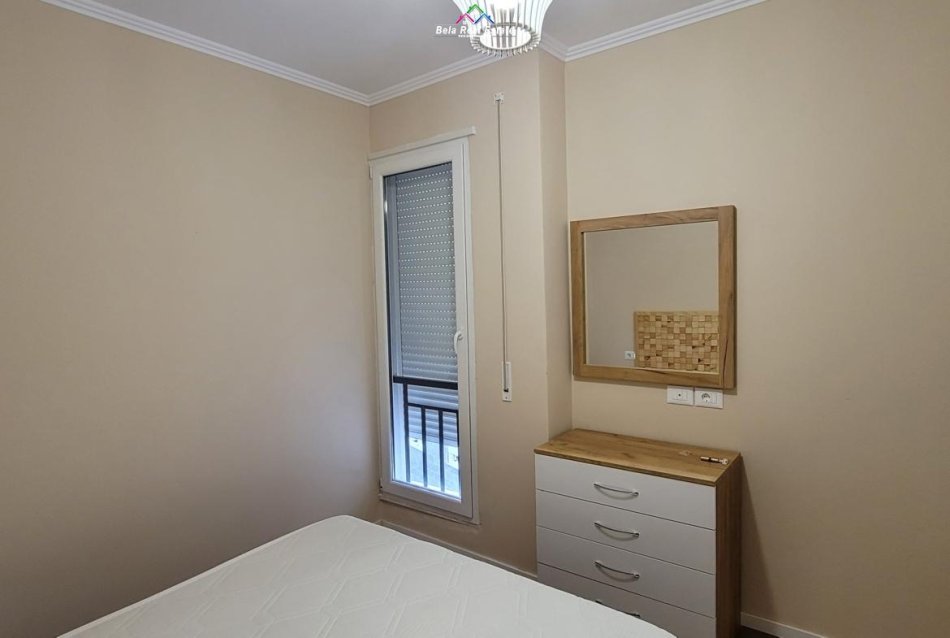 Tirane, jepet me qera apartament 1+1 Kati 3, 40 m² 450 € (Rruga e Dibres)