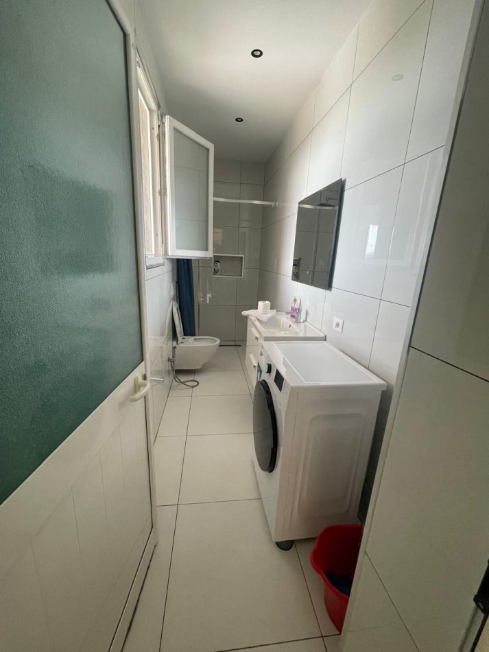 Tirane, jepet me qera apartament 2+1 Kati 2, 100 m² 550 € (rruga Jordan Misja)