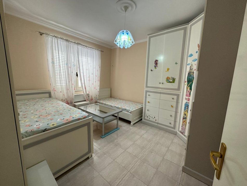 Tirane, jepet me qera apartament 2+1 Kati 3, 110 m² 650 € (Rruga e Durresit)