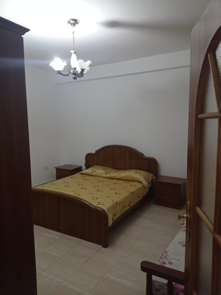 Tirane, jepet me qera apartament 2+1 Kati 2, 79 m² 450 € (rruga e dibres)