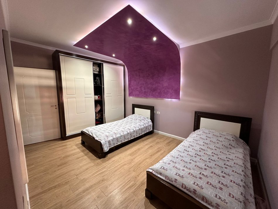 Shitet, Apartament 2+1+2, Zona Yzberisht, PASTICERI NELA 3