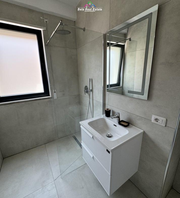 Tirane, jepet me qera apartament 2+1 Kati 3, 145 m² 1.400 € (RRUGA E DURRESIT)