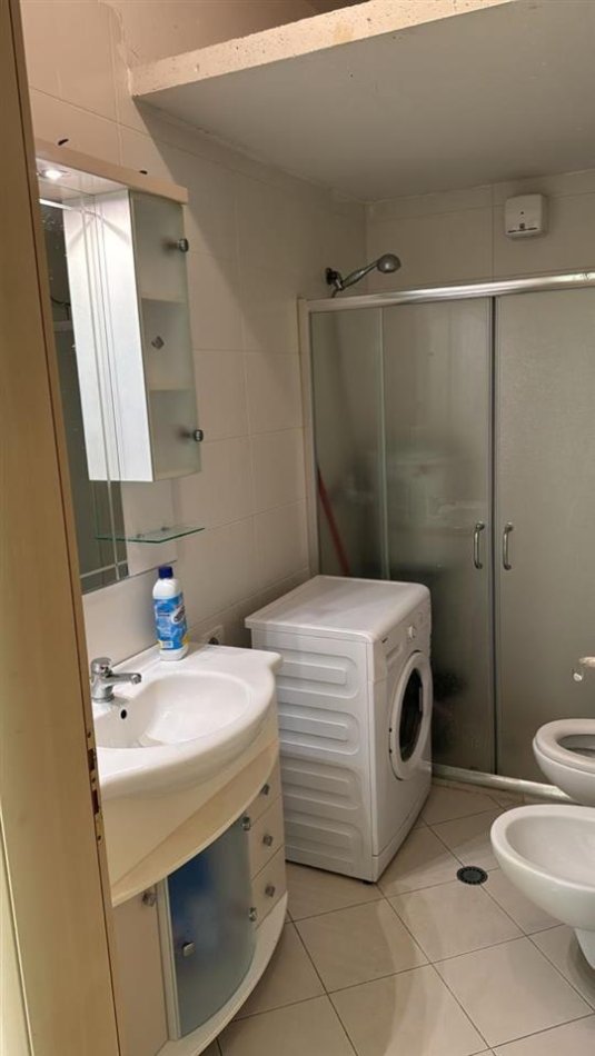 Tirane, jepet me qera apartament 2+1 Kati 5, 104 m² 500 € (fresku)