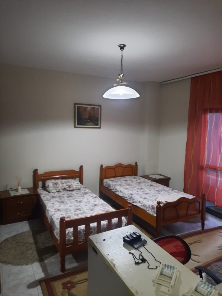 Tirane, jepet me qera apartament 1+1+Ballkon Kati 9, 78 m² 500 € (RRUGA E KAVAJES)