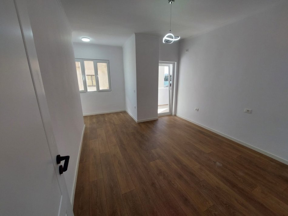 Tirane, shes apartament 2+1 Kati 5, 90 m² 185.000 € (rruga e dibres)