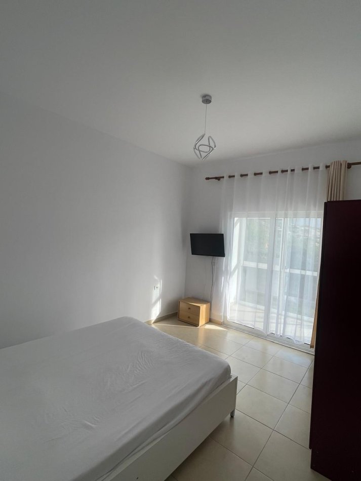 Tirane, jepet me qera apartament 1+1+Ballkon Kati 1, 60 m² 400 € (VILAT GJERMANE)
