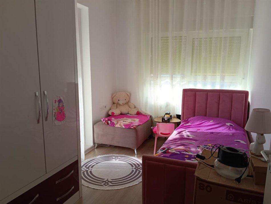 Tirane, jepet me qera apartament 2+1+Ballkon Kati 5, 90 m² 500 € (Ali Demi)