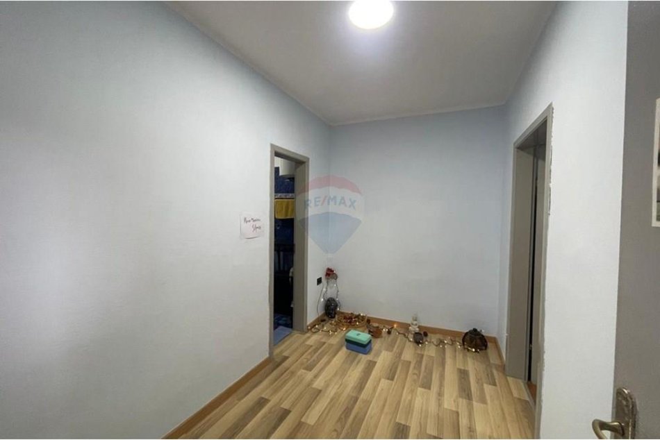 Tirane, jepet me qera apartament 1+1 Kati 1, 54 m² 550 € (Ali Demi)