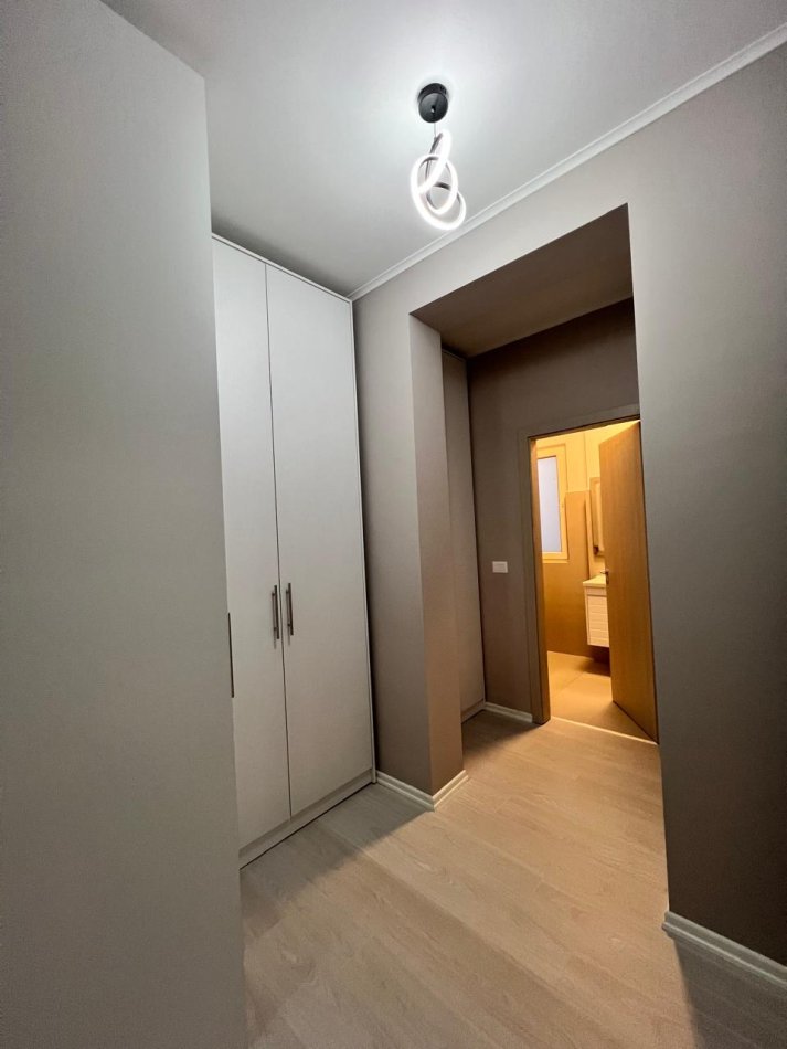 Tirane, jepet me qera apartament 2+1 Kati 2, 103 m² 750 € (River Residence)