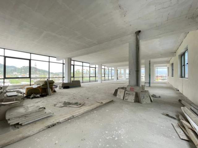 Tirane, jepet me qera ambjent biznesi Kati 1, 1.860 m² 6.640 Euro (Vaqarr buze rruges krzesore)