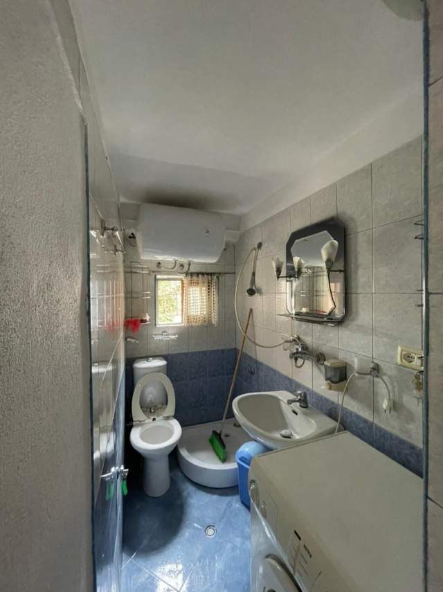 Tirane, shitet apartament 3+1 Kati 4, 75 m² 65.000 Euro (Ferit Xhajko)